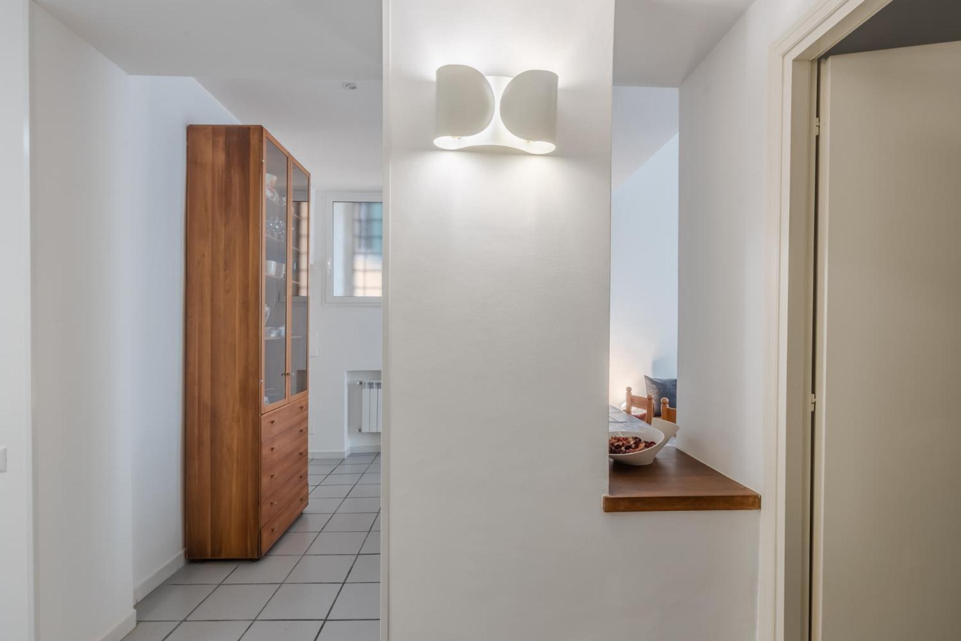 Apartment Vibrant Trastevere 2 Bedrooms On Via Del Moro *