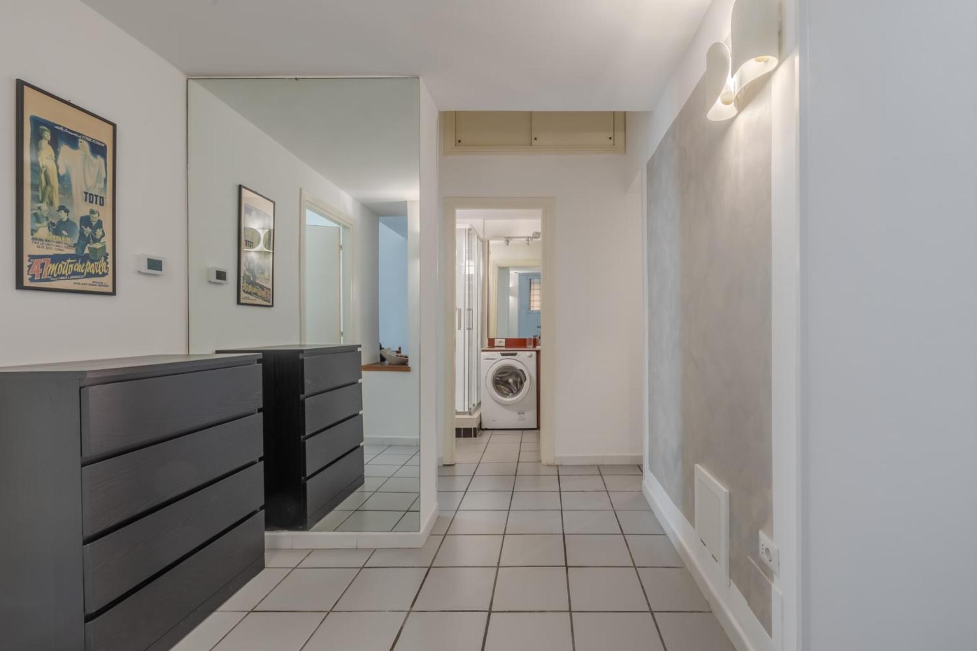 Vibrant Trastevere 2 Bedrooms On Via Del Moro Apartment