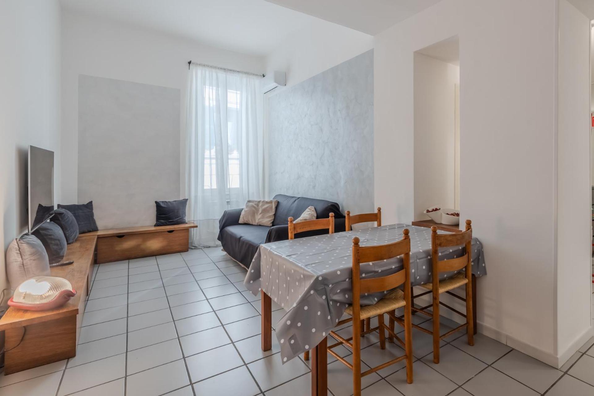 Vibrant Trastevere 2 Bedrooms On Via Del Moro Apartment