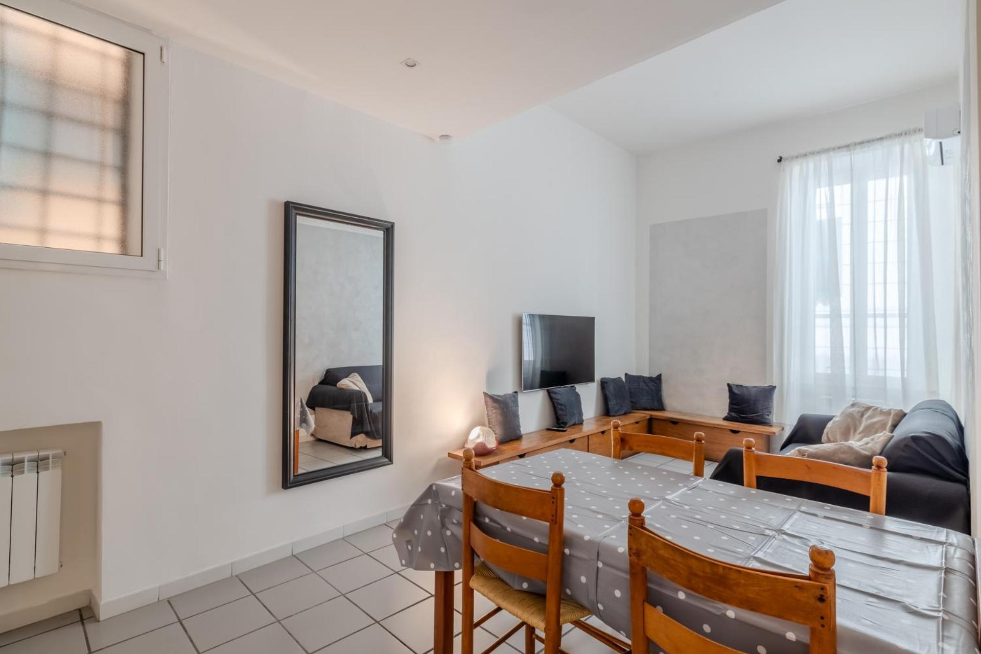 Vibrant Trastevere 2 Bedrooms On Via Del Moro *
