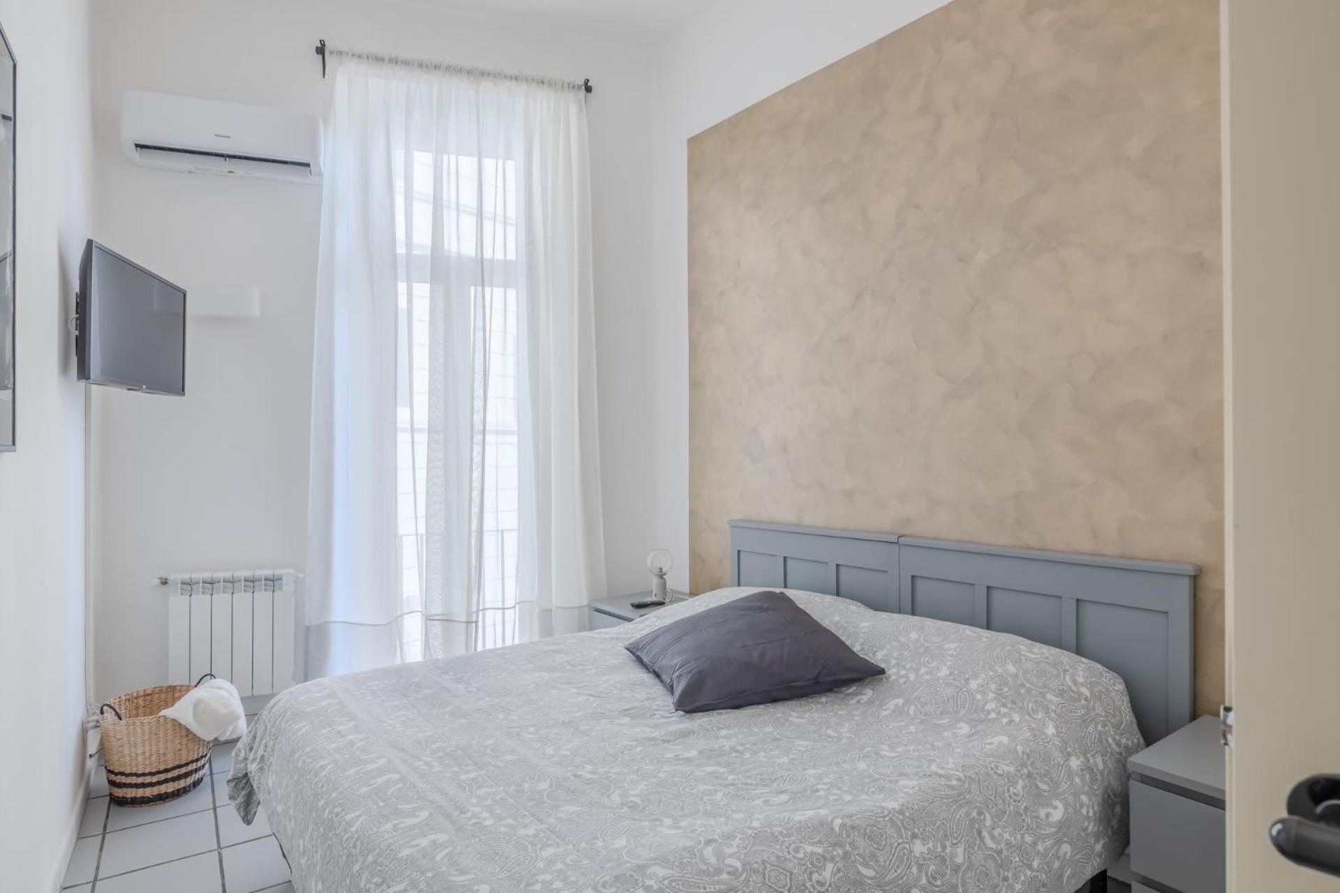 Apartment Vibrant Trastevere 2 Bedrooms On Via Del Moro