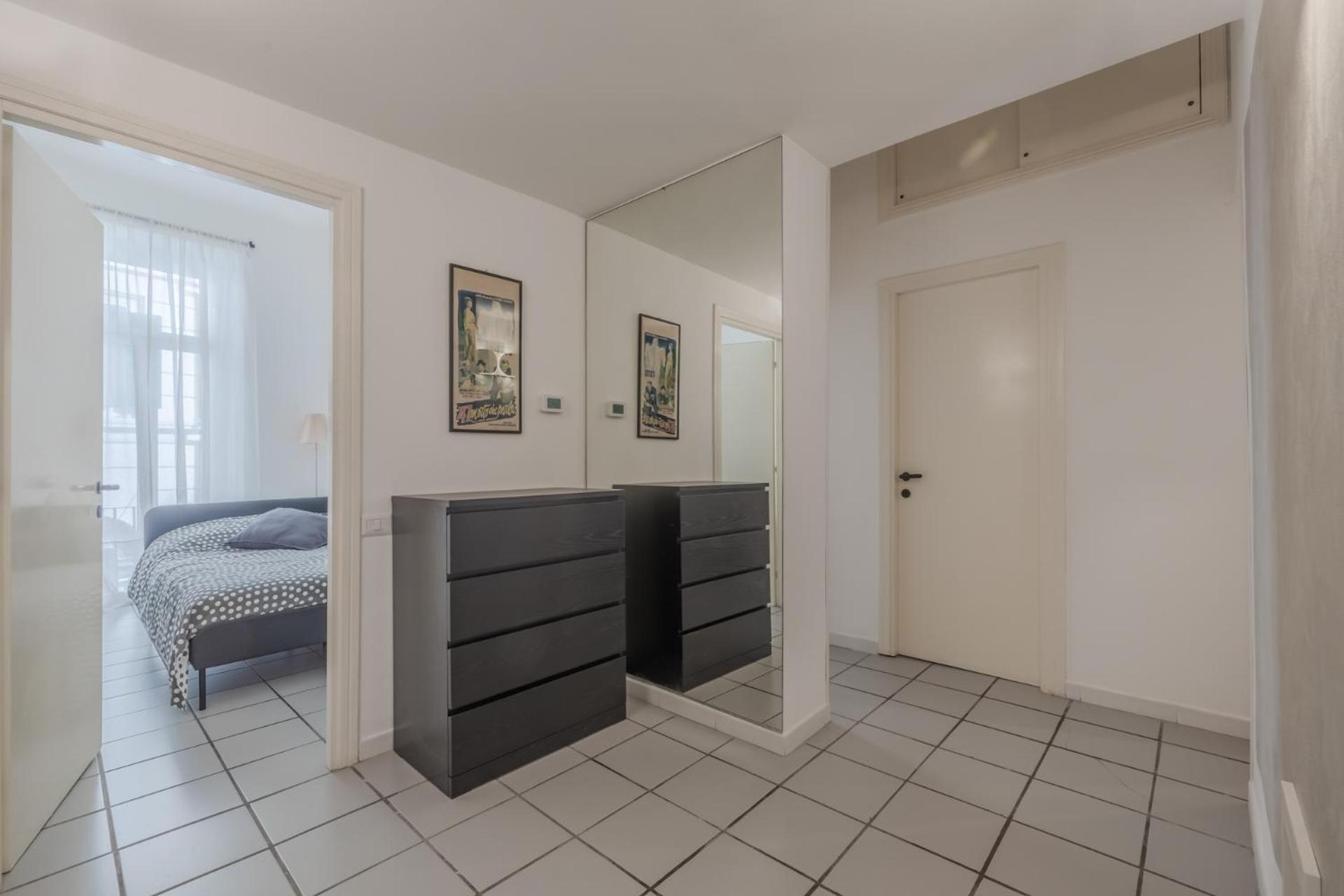 Vibrant Trastevere 2 Bedrooms On Via Del Moro Apartment *